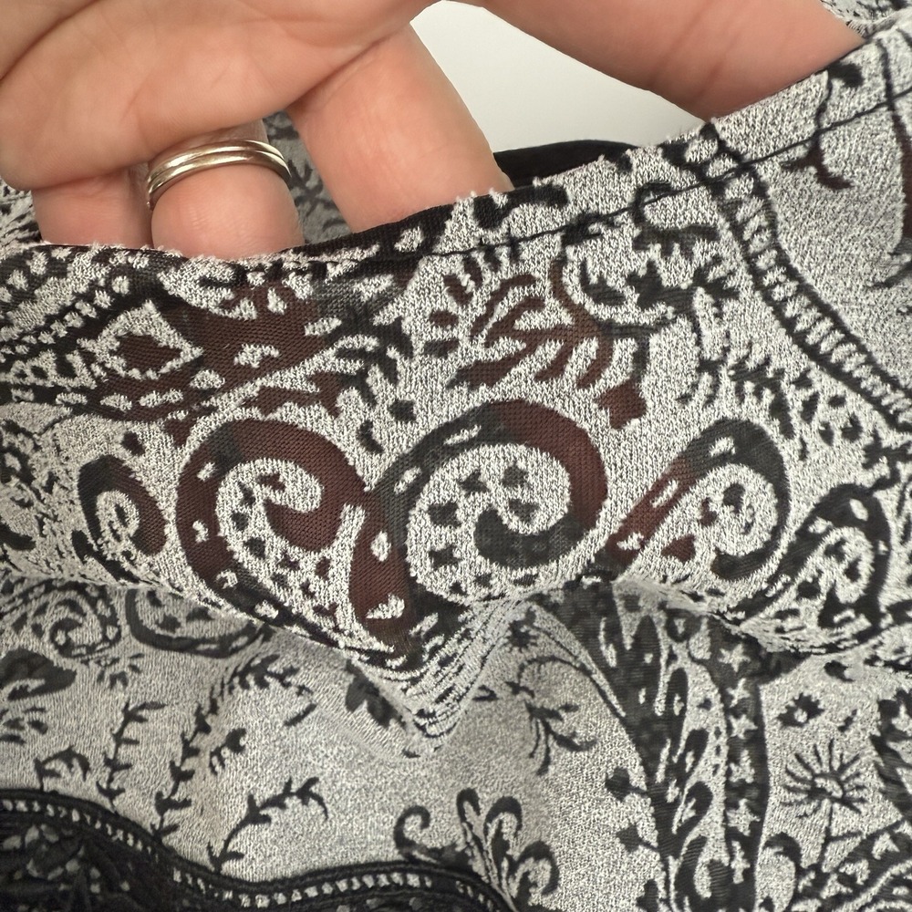 Free People Gray/Black Paisley Crochet Lace Crop Top Sheer Scoop Neck XS - Picture 5 of 8